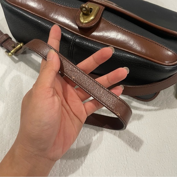 Vintage Dooney & Bourke AWL Carrier Shoulder Bag in Black with Burnt Cedar trim - Picture 12 of 14